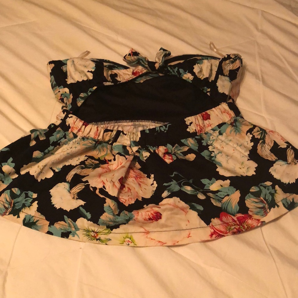 Top - Picture 2 of 2